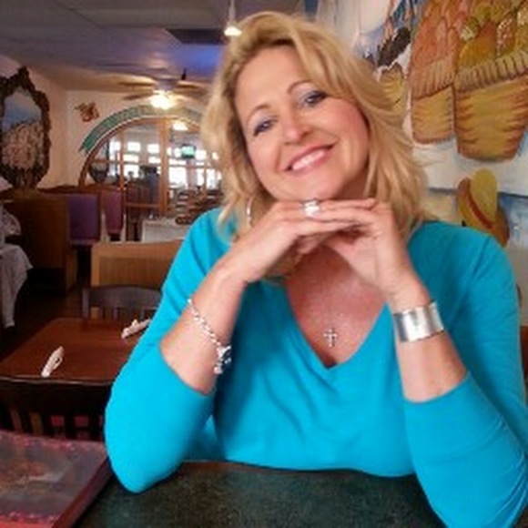 Meet your Posher, Janet - Picture 1 of 1